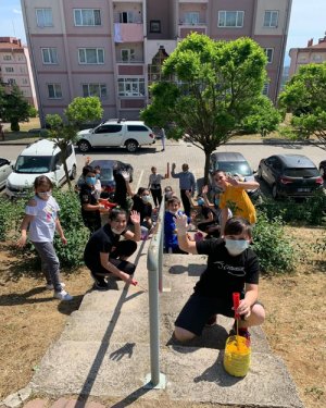 Ayazmalılar renkli merdivenleriyle Tepeköy’e meydan okudu