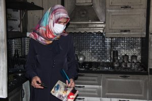 Boşanma aşamasındaki adam davalık olan evini benzin dökerek ateşe verdi