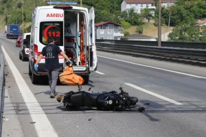 TEM’de motosiklet metrelerce sürüklendi: 1 ölü, 1 ağır yaralı