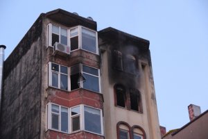 Evde çıkan yangında 3 kişi hastanelik oldu