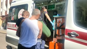 Yangında mahsur kalan çocuğu balkona tırmanıp kurtardılar