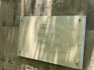 CHP’li Tarhan: 'Atatürk’ün de namaz kıldığı tarihi ibadethane harabeye dönmüş durumda'