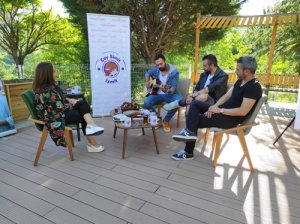 Çay Simit İzmit ünlü isimlerle evlere konuk olmaya devam edecek
