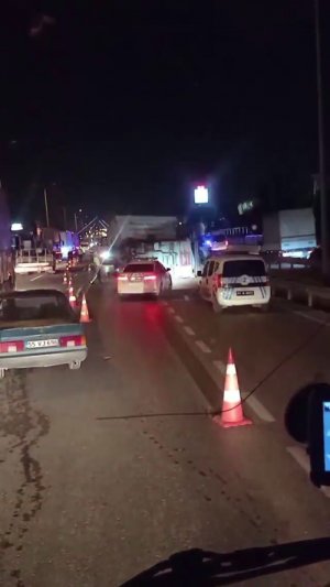 D-100’de kamyon ile kamyonet çarpıştı