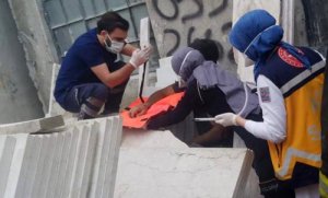  Yüzlerce kiloluk mermer blokların altında kaldı