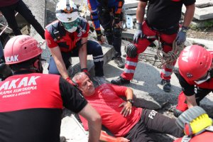 Film gibi tatbikat nefesleri kesti