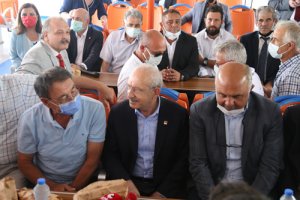 Kılıçdaroğlu, balıkçılar ile deniz salyası sorununu konuştu
