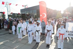 28 Haziran coşkusu Kent Meydanı’nı sardı