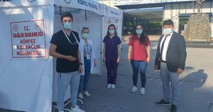 Körfez İlçe Sağlık Müdürlüğü aşılamaya sahilde devam ediyor