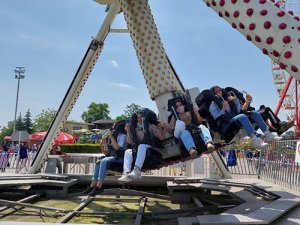 Karne sevinci lunaparkta coşkuya döndü