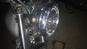 Kaza yapan gencin yardımına trafik polisi koştu