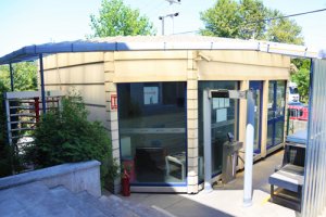 Çatıdan düşen kurşun ile şok oldular