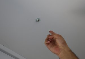 Çatıdan düşen kurşun ile şok oldular