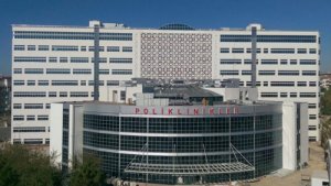 Alkollü şahıs acil servisi birbirine kattı