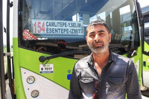  Otobüsü durdurup, görme engelli yolcuyu yolun karşısına geçirdi