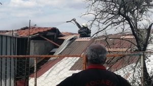 Söndürülmeyen sigara çatıyı yaktı