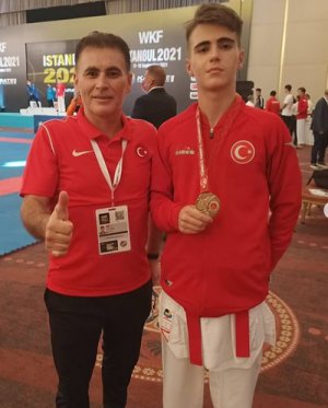 Halıcı kardeşler zirveyi seviyor...