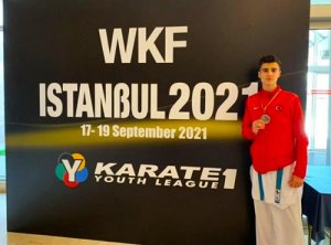 Halıcı kardeşler zirveyi seviyor...