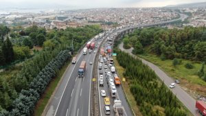 Zincirleme kazanın kilitlediği TEM Otoyolu havadan görüntülendi