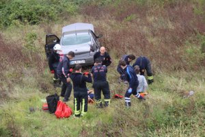  Otomobil 10 metre yükseklikten düştü