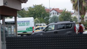 Öldürüp cesedini emniyete götürdü