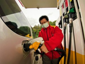 Bu benzinliğe giren gördüğü manzara karşısında şaşkına dönüyor