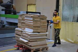 Öğrenci yurdundan çıkan atık mobilyalar bakın neye dönüştü