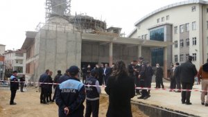 Kocaeli'de inşaat iskelesi çöktü!!