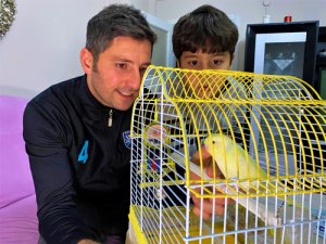 Ölen kuşunu 2 kez hayata döndürdü