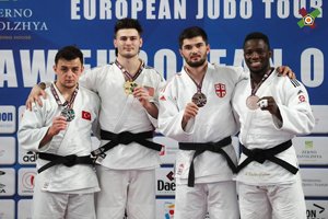    Kocaeli’nin şampiyonları Avrupa kürsüsünde