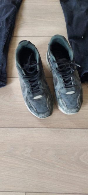 Eylem hazırlığındaki teröristi giydiği ayakkabısı ele verdi