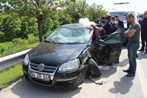  Fotoğraf çekimine giden gelin ve damat, kazada yaralandı