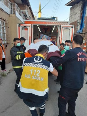  200 kiloluk hasta eve vinçle taşındı