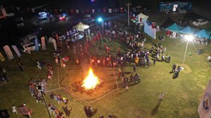 Amatör balıkçılar balık tutmak için, çocuklar birinci olabilmek için yarıştı