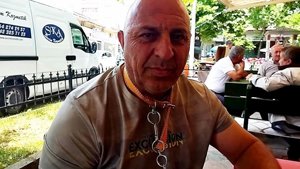  Köpek tasması ile dolaşan adamı görenler şoke oldu