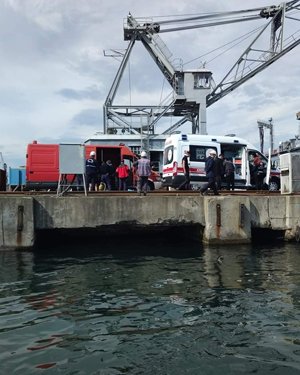 Denize düşen bir askerin durumu ciddiyetini koruyor