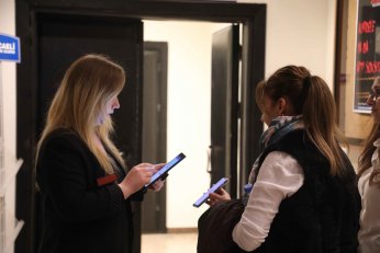 ‘Kurdele Ya Da Artı Sonsuz’ 100’üncü temsilini yaptı