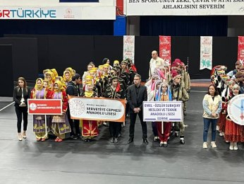 Servetiye Cephesi Anadolu Lisesinden Çifte Başarı