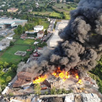 Kartepe’de geri dönüşüm fabrikasında yangın