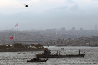 Türk Donanması  İstanbul Boğazı'nda Cumhuriyet'in güneşini böyle selamladı