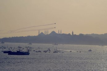 Türk Donanması  İstanbul Boğazı'nda Cumhuriyet'in güneşini böyle selamladı