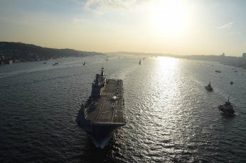 Türk Donanması  İstanbul Boğazı'nda Cumhuriyet'in güneşini böyle selamladı