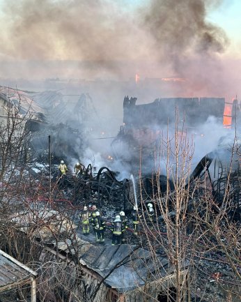 Fabrika alevlere teslim oldu