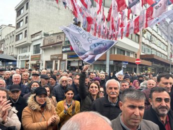   Ahmet Çalık miting gibi seçim bürosu açılışı gerçekleştirdi