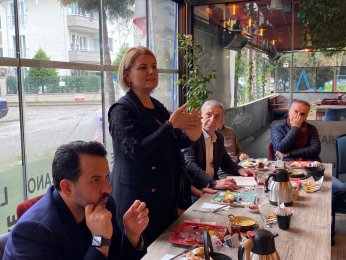 Fatma Kaplan Hürriyet, Yahya Kaptanlılara misafir oldu