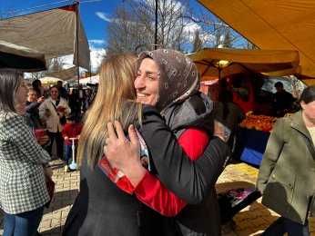 Mahallenin kızı Merttürk'e sevgi seli