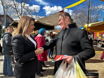 Mahallenin kızı Merttürk'e sevgi seli