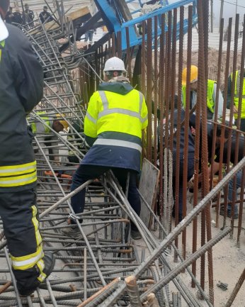 Gübretaş fabrikası inşaatında demir kalıbı devrildi