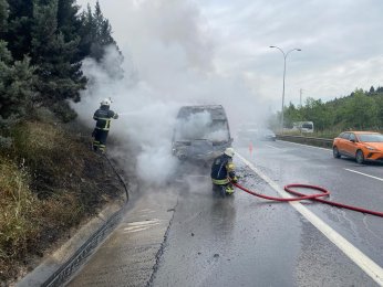  TEM'de minibüs alevlere teslim oldu