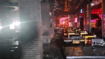 Restoran alevlere teslim oldu